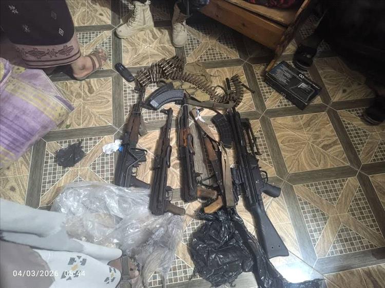 أمن المكلا يضبط أسلحة منهوبة في مداهمة أمنية ويؤكد مواصلة ملاحقة العناصر الخارجة عن القانون