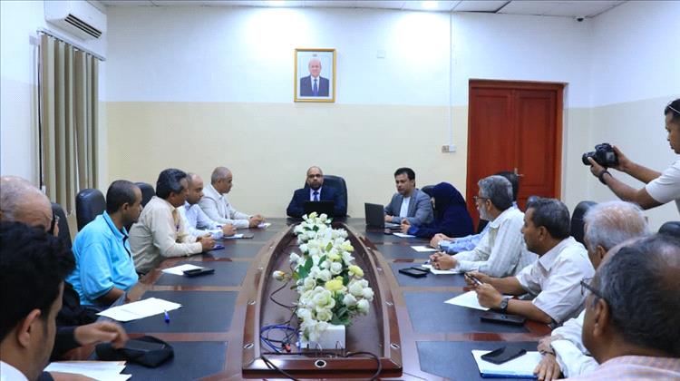 وزير الاتصالات وتقنية المعلومات يناقش خطط تطوير الأداء وتعزيز الموارد وبناء شبكة وطنية قوية