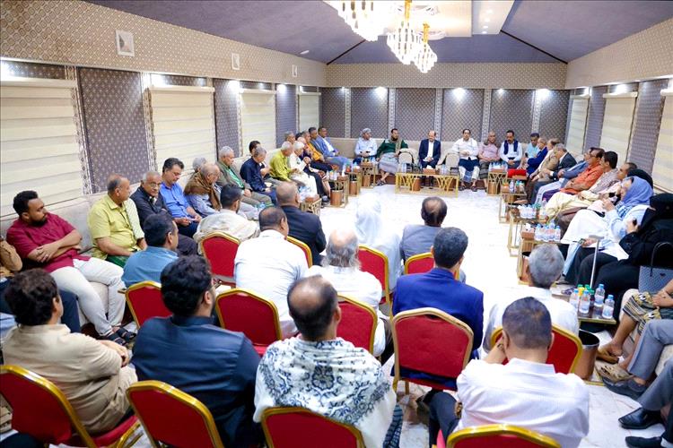 رئيس الوزراء يشدد على المسؤولية التشاركية لإعادة الاعتبار لمدينة عدن