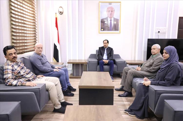 وزير الشباب والرياضة يلتقي مدرب المنتخب الوطني الأول نور الدين ولد علي