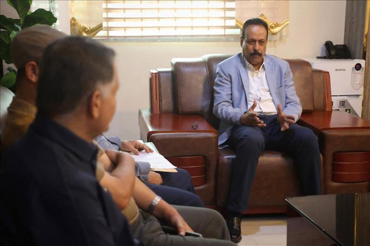 لقاء يناقش مشاريع قطاع الطرق في مديريات يافع 