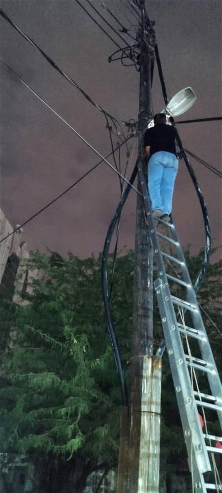 بتوجيهات مدير عام خورمكسر استمرار أعمال صيانة الإنارة وتركيب كشافات LED في عدد من أحياء المديرية 