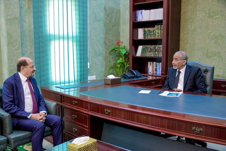 عضو مجلس القيادة الصبيحي يلتقي رئيس الوزراء ويشدد على معالجة القضايا المرتبطة بأوضاع المواطنين