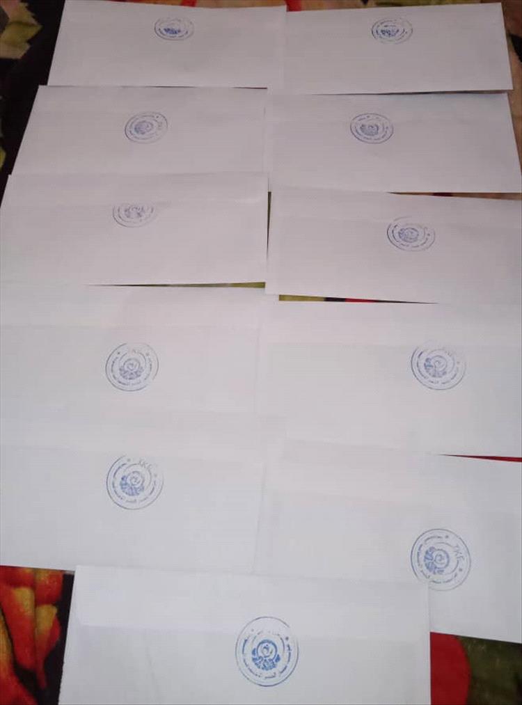 مؤسسة ثمار الخير توزع مساعدات نقدية  على 11 أسرة محتاجة في منطقة الكود بأبين