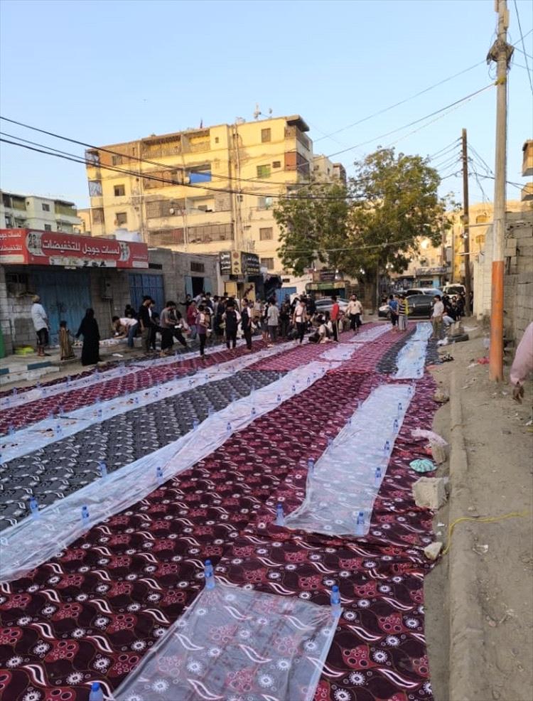 فطور جماعي يجمع سكان حي عمائر الجيش بالمنصورة في أجواء من المحبة والألفة