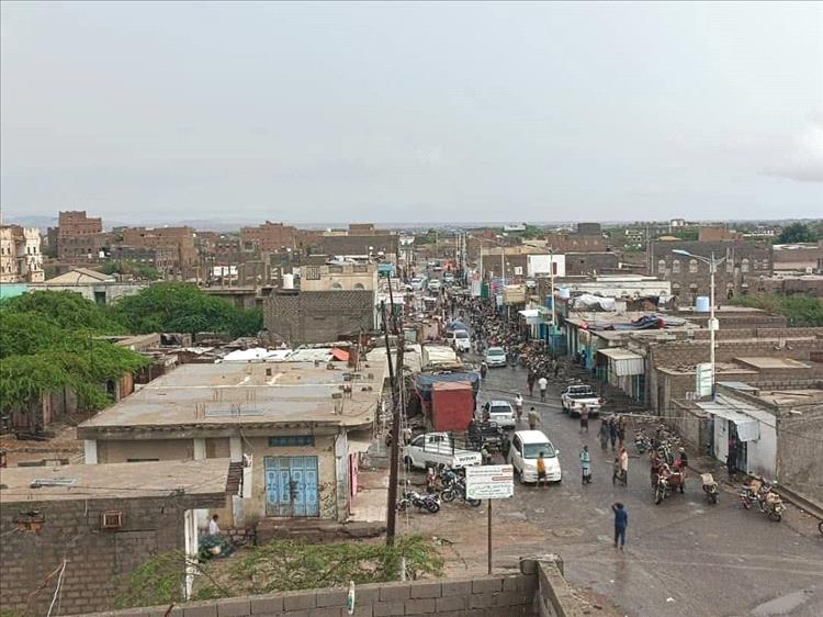 مناشدة شعبية لتأهيل ملعب أحور وإنارة الشارع العام في مديرية أحور بأبين