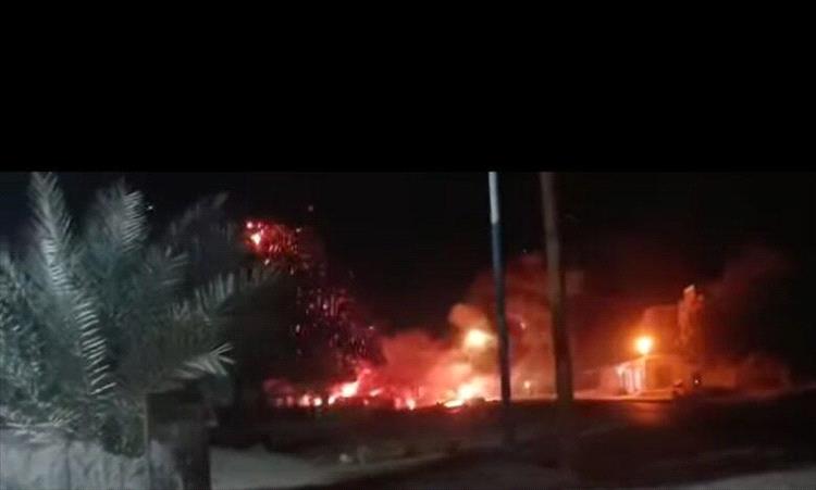 انفجارات تهز سيئون.. حريق في محل خردة يشعل الذعر بين السكان