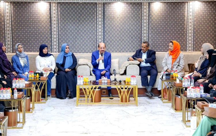 رئيس الوزراء يجدد التزام الحكومة بتمكين المرأة وتعزيز مشاركتها في مواقع صنع القرار