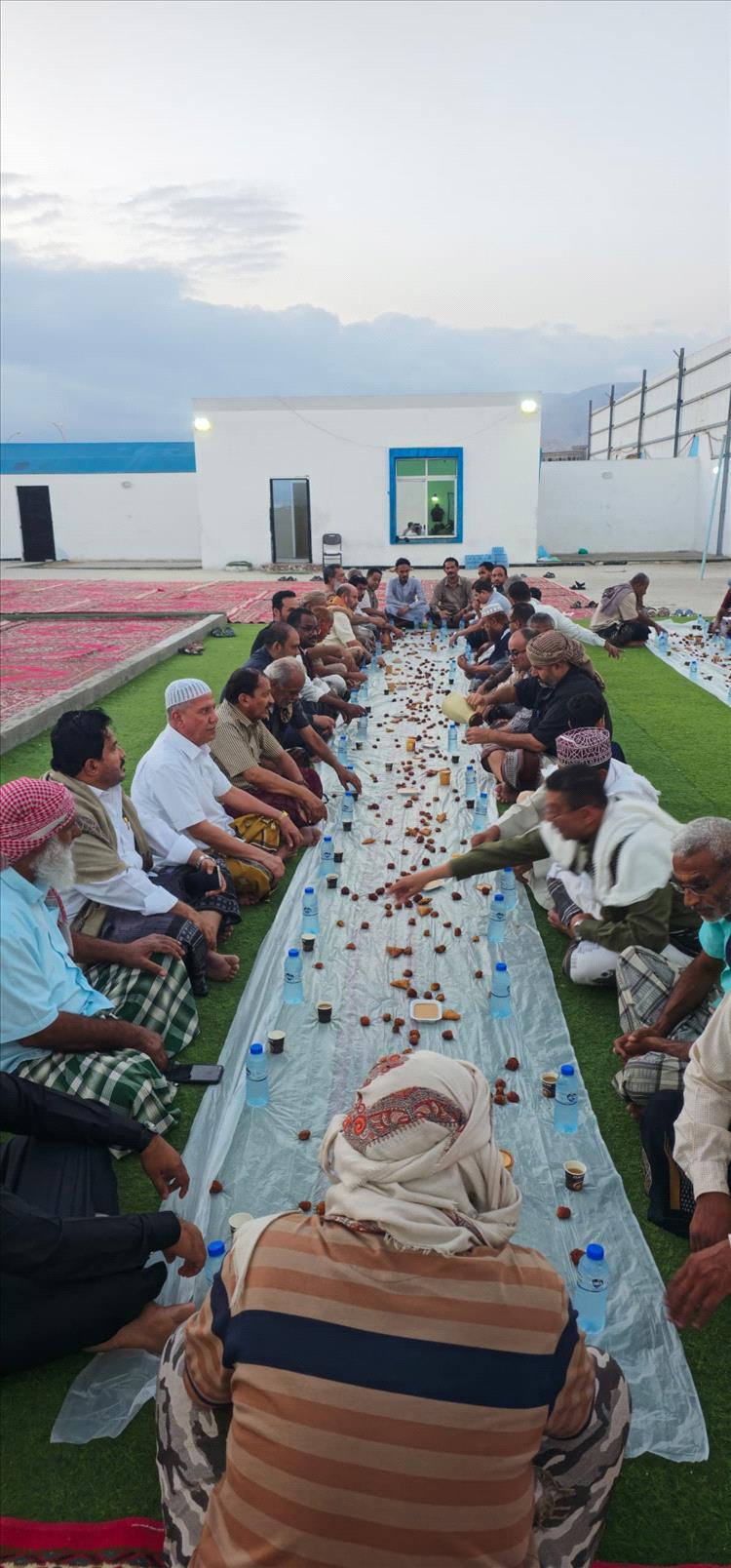 المؤسسة العامة للاتصالات السلكية واللاسلكية فرع ساحل حضرموت تقيم مائدة الإفطار والأمسية الرمضانية السنوية لمؤظفيها