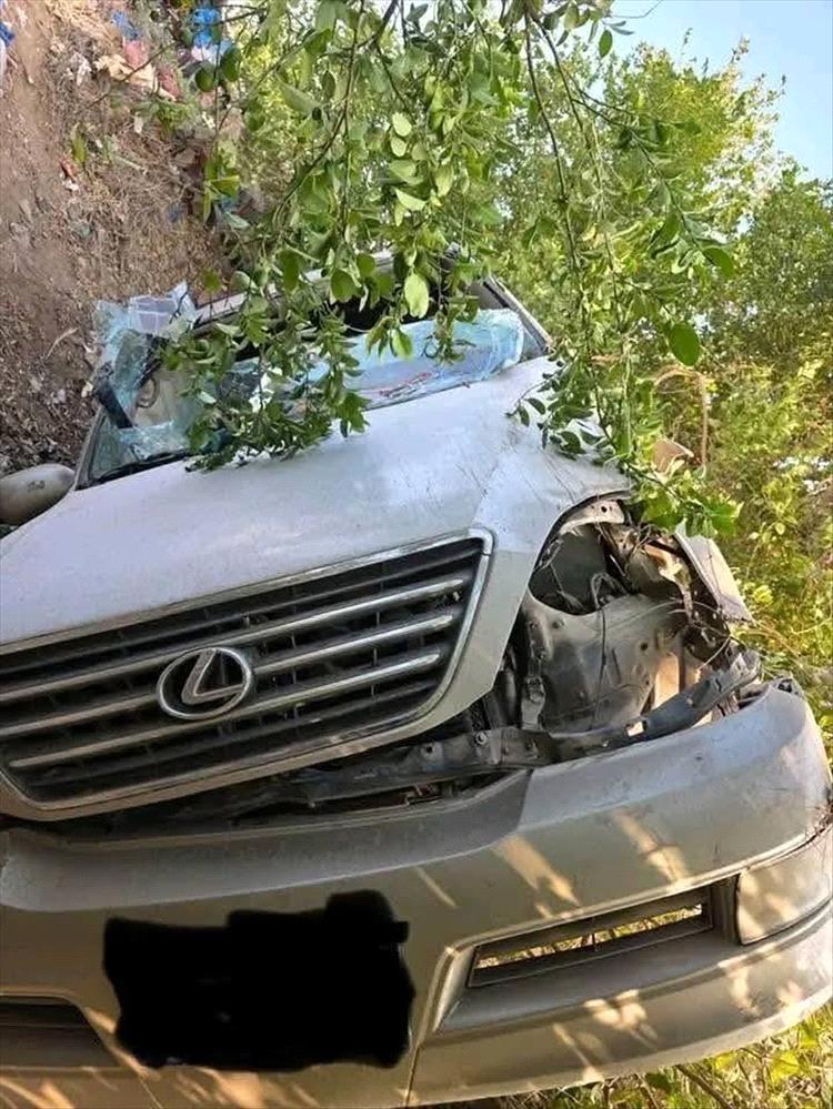 حادث مروري على خط لحج يطال سيارة الناشط الحقوقي أنيس الشريك ونجاته من الحادث