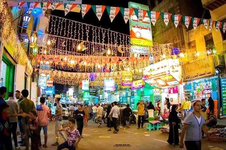 ما الذي يحدث في أسواق عدن؟ مواطنون يشكون تسعير السلع على 700 ريال للسعودي رغم استقراره عند 410