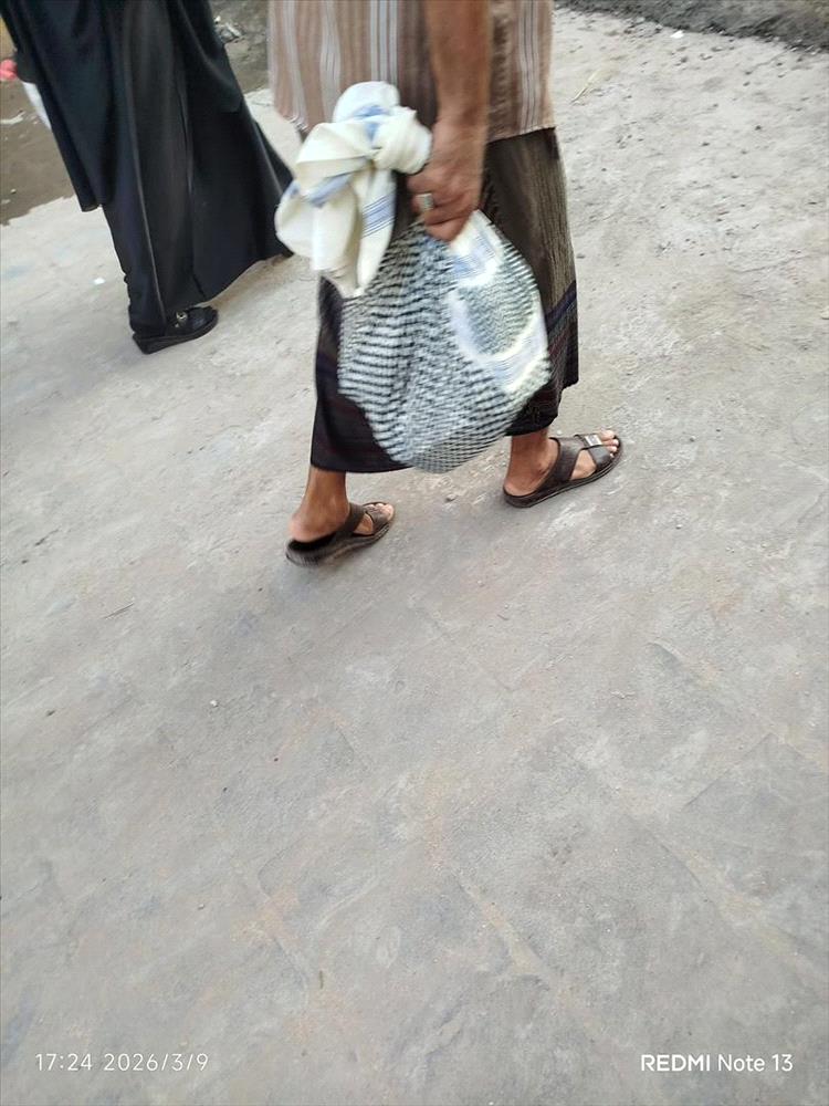 ماجد الداعري: صدمتُ حين رأيت عمي يسير في الشارع يحمل كيسًا مليئًا بمرتبات فئة المئة ريال.. فهل ما زالت تُقبل في السوق؟