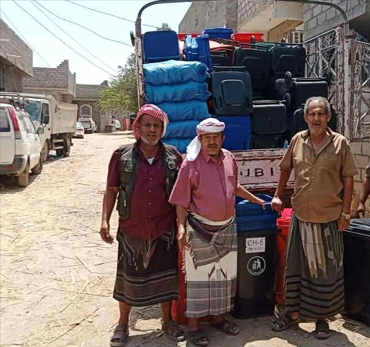 صندوق نظافة لودر يستلم منحة صناديق نفايات من مؤسسة الناصر لتعزيز النظافة في المدينة