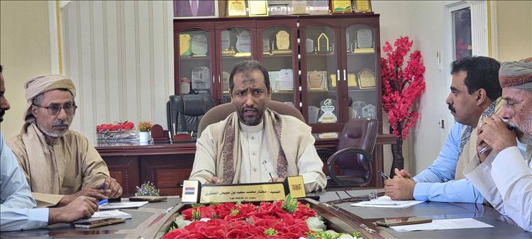 الوكيل الأول لمحافظة المهرة يترأس اجتماع لوحدة إدارة الأزمات والكوارث لمناقشة تداعيات الأوضاع الراهنة