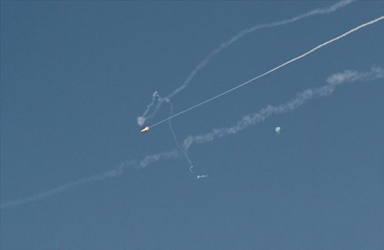 الدفاعات الجوية الإماراتية تعترض صواريخ ومسيرات وتكشف حصيلة الهجمات منذ بدء التصعيد