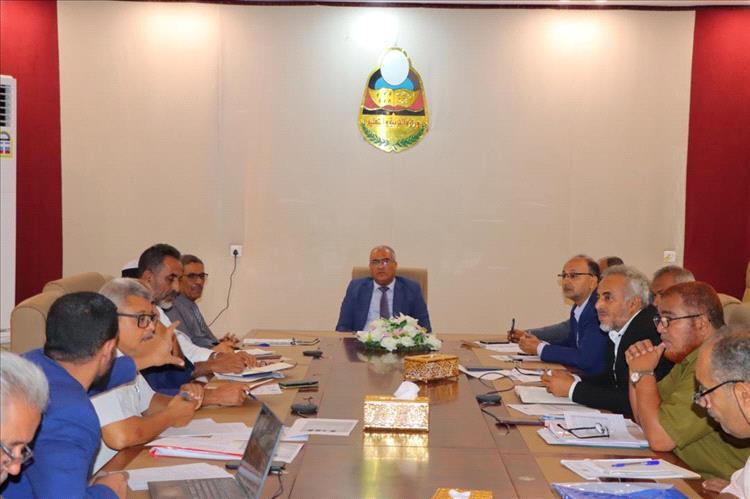 برئاسة وزير التربية والتعليم (العبادي) اللجنة العليا للاختبارات تعقد اجتماعها الأول بعدن