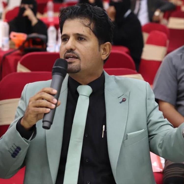 الشيخ هدران يهنئ الدكتور ياسر باعزب بمناسبة ترقيته إلى لقب أستاذ مشارك في كلية الإعلام بجامعة عدن