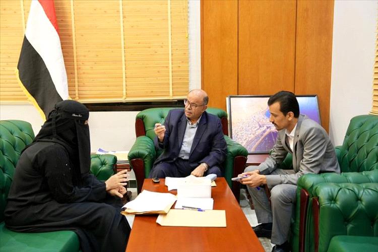 عضو مجلس القيادة الرئاسي سالم الخنبشي يشدد على أهمية تمكين المرأة وتعزيز مشاركتها المجتمعية