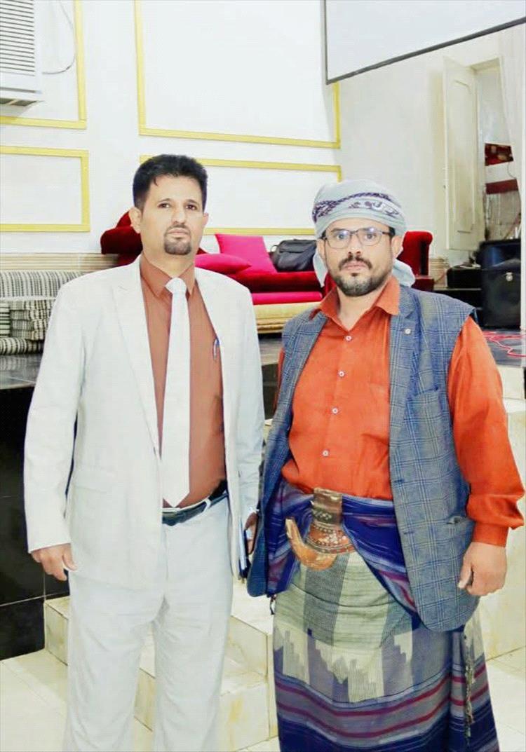 مهدي المحفدي يهنئ الدكتور ياسر باعزب بترقيته إلى أستاذ مشارك في كلية الإعلام بجامعة عدن