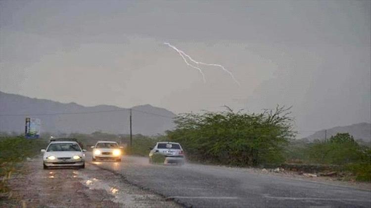 الأرصاد تحذر من أمطار رعدية وسيول محتملة وتدني الرؤية في عدة مناطق