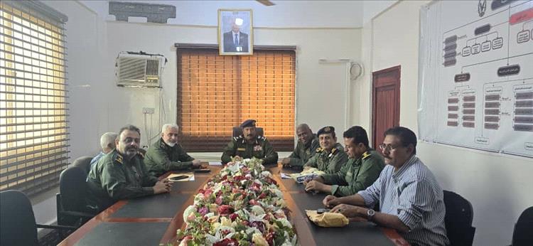 إجراء عملية الاستلام والتسليم بين رئيسي مصلحة الدفاع المدني السلف والخلف بعدن