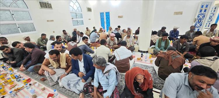 مكتب الصحة والسكان في غيل بن يمين يقيم مأدبة إفطار ويكرم الرعيل الأول من كوادره الصحية