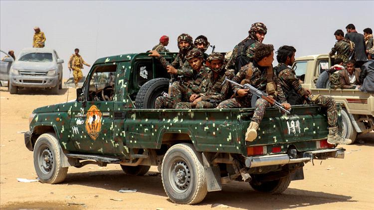 الحوثي يصطفّ مع إيران ويتحاشى إعلان الدخول في الحرب