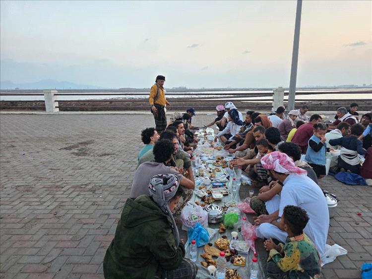 أبناء قبيلة آل شايع يجتمعون في عدن لإفطار جماعي يعزز روح الأخوة والتكاتف