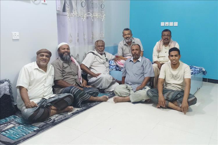 مجلس إدارة نادي أهلي الغيل يطمئن على صحة رئيس النادي الأسبق طه بافضل