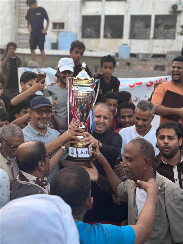 الشرفي يكرم ابطال دوري حي عبدالعزيز الرمضاني