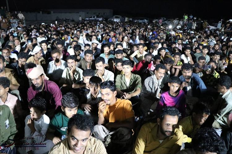 وجهاء وشباب قبيلة الجمحي يقيمون أمسية إفطار في مهينم احتفاءً بعودة المقدم محمد عمرو بن حبار