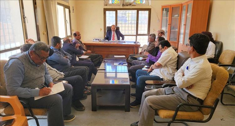 برئاسة الدغاري.. اجتماع موسّع يناقش أولويات واحتياجات شبوة التنموية على المديين العاجل والاستراتيجي