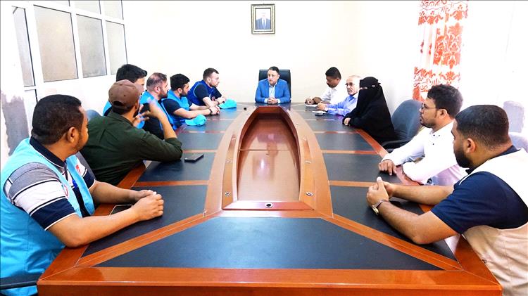 أمين عام محلي أبين الحامد يلتقي الوفد التركي لمناقشة تعزيز تدخلات وقف الديانة التركي التنموية والإغاثية