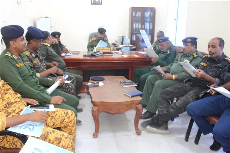 اجتماع أمني موسّع بالمكلا لمناقشة ترتيبات تأمين عيد الفطر المبارك