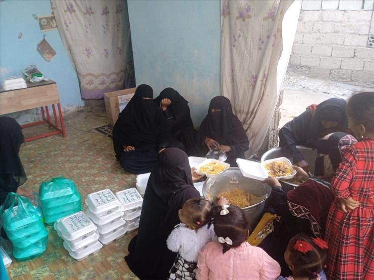 جمعية المجد تواصل عطائها الخيري في رمضان: وجبات إفطار يومية للأسر الأشد احتياجاً في منطقة الحصن بأبين