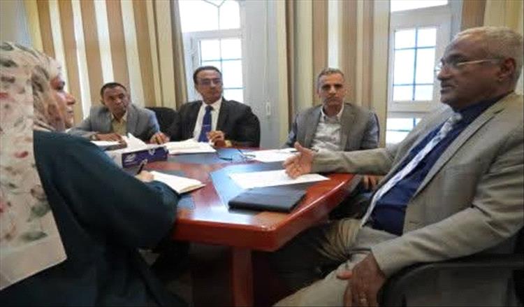 وزير الإدارة المحلية يناقش عقد ورشة لمعالجة تحديات قيادات السلطات المحلية في المحافظات