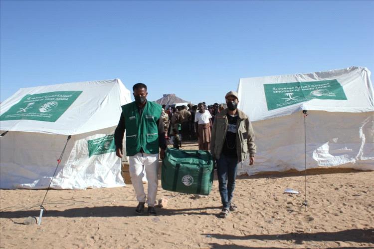 الفرقة أولى طوارئ تدشن توزيع خيام إيوائية وسلال غذائية لإغاثة متضرري حريق مخيمات العبر