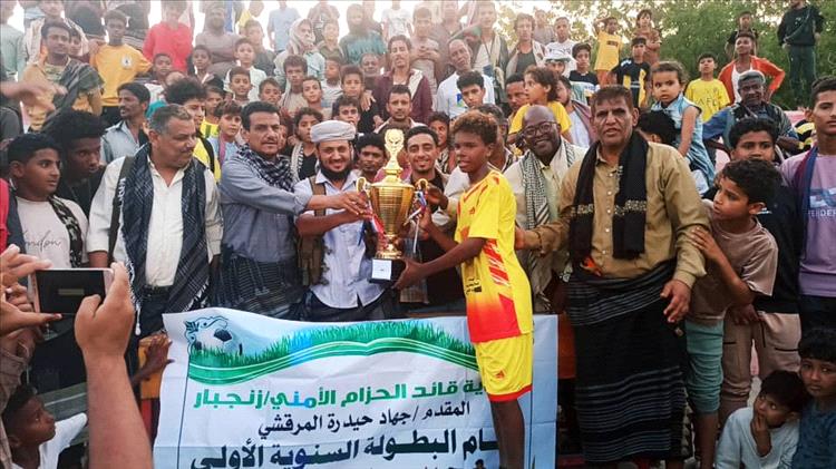 فريق الكاظمة المخزن يتوج بكأس بطولة شهداء باجدار للناشئين