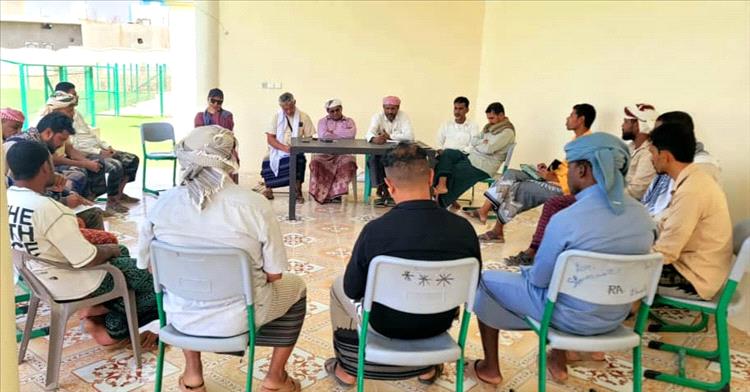 اجتماع موسع لقيادات مكتب الشباب والرياضة واتحاد الكرة ورؤساء الأندية الرياضية بسقطرى