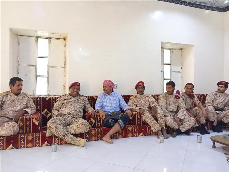 رئيس عمليات قوات حماية حضرموت يقوم بزيارات معايدة في غيل بن يمين ويتفقد النقاط والافراد المرابطين في معسكر نحب