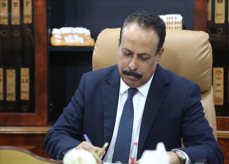 وزير الأشغال يوجه برفع الجاهزية لمواجهة موجة الأمطار في المحافظات اليمنية