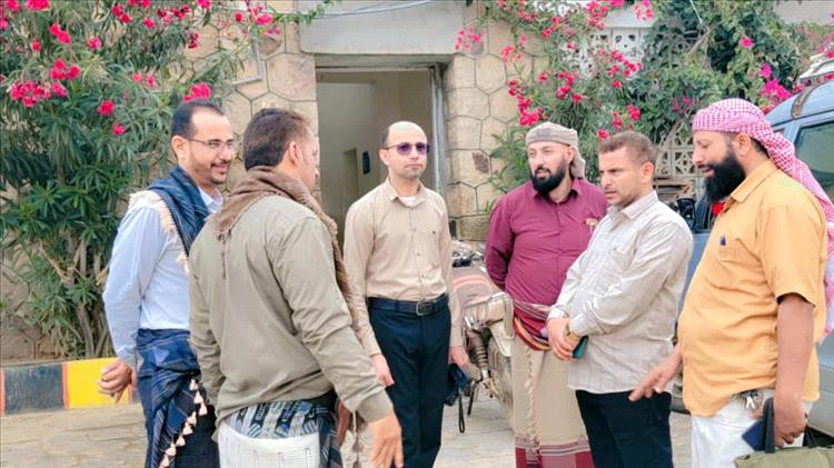 مدير عام حالمين يقوم بزيارة عيدية تفقدية إلى مستشفى المديرية