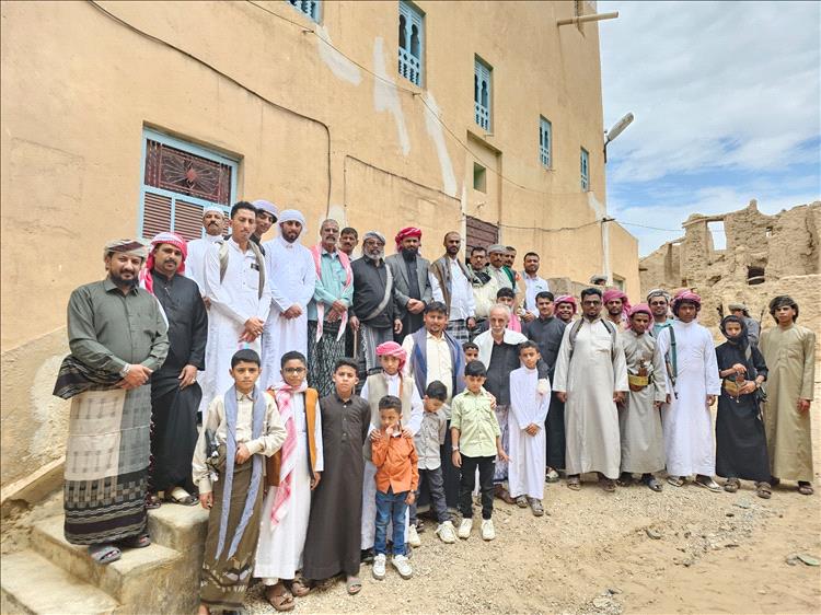 شباب آل باوزير يقيمون لقاءهم العيدي الأول بحوطتي حورة والنقعة