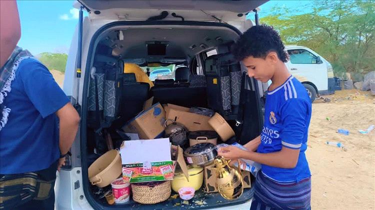 أهالي أحور يفتحون بيوتهم للمسافرين العالقين.. موقف إنساني يختصر روح اليمن