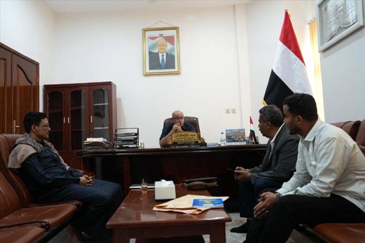 الخنبشي يطلع على سير العمل في جمارك الوديعة ويشدّد على استقرار الإمدادات النفطية بحضرموت