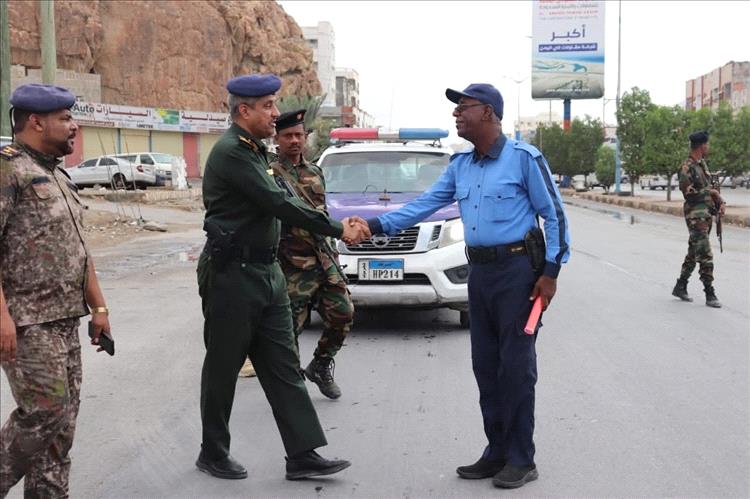 المكلا.. العميد الجابري يتفقد سير العمل في أول يوم دوام رسمي عقب إجازة عيد الفطر