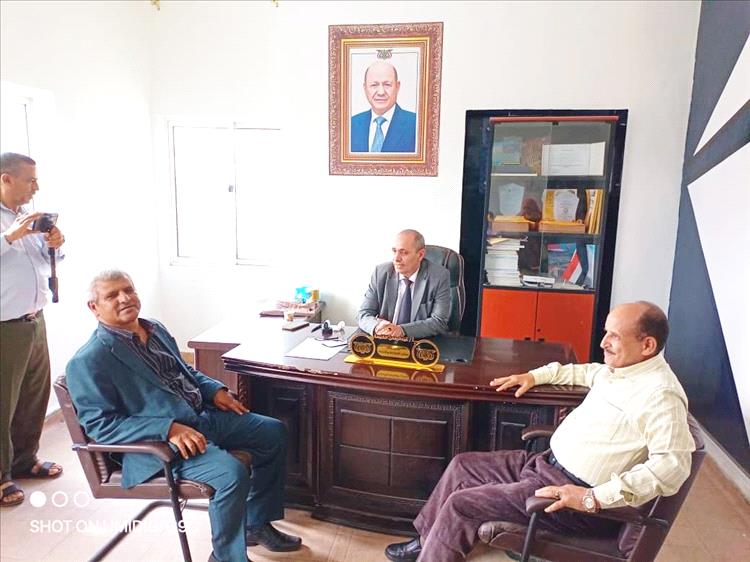 وكيل أول محافظة تعز يطّلع على مستوى الانضباط الوظيفي عقب إجازة عيد الفطر