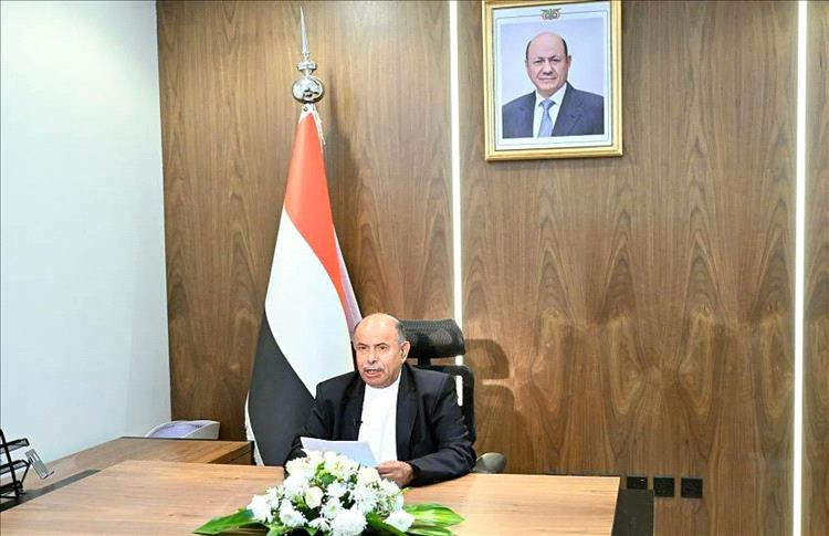 عبدالرحمن أنيس: ماذا سيستفيد الخنبشي إذا نفذ تهديده بمنع إرسال قواطر النفط لعدن؟