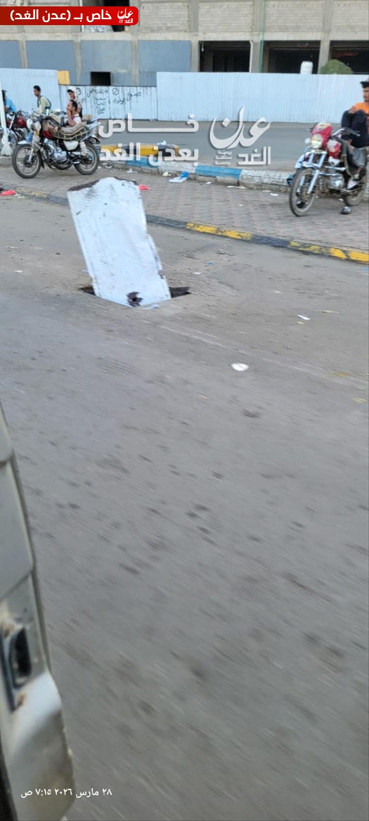 حفرة مفتوحة تهدد المارة في المنصورة.. مواطنون يتدخلون لإنقاذ الوضع