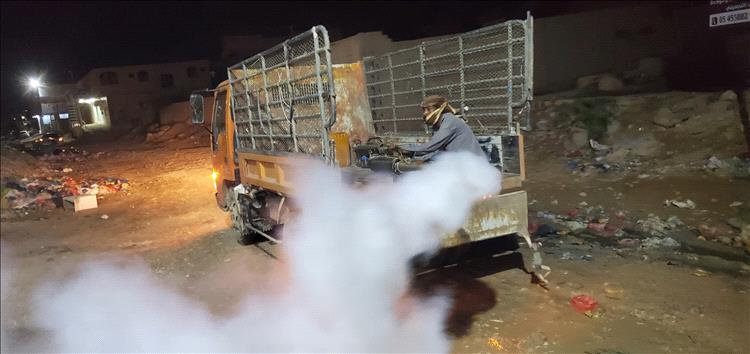 وحدة النظافة و التحسين بالقطن تنفيذ حملة رش ضبابي لمكافحة انتشار البعوض الضار